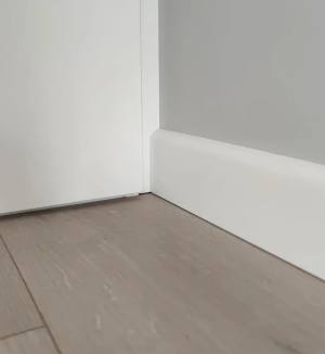 Σοβατεπί από polyforce πλαστικό MD234 skirting board